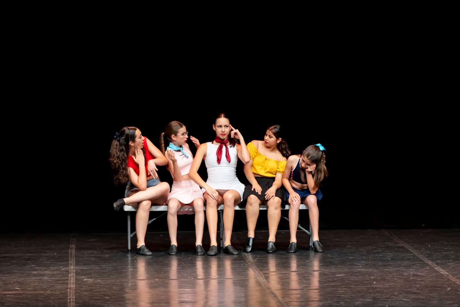 Jovens bailarinas em apresentação